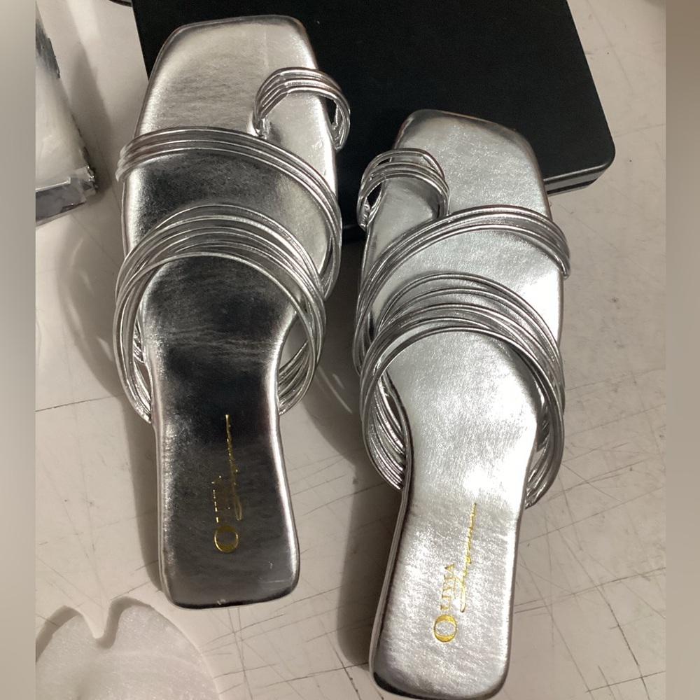 Olivia Miller Womens Metallic Slide Sandals NWOB Size 7.5 - Picture 2 of 3